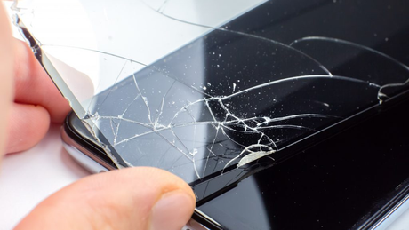 iPhone 17 のフィルムを買い替えるタイミングは？ヒビ・傷・タッチ感度から判断する基準